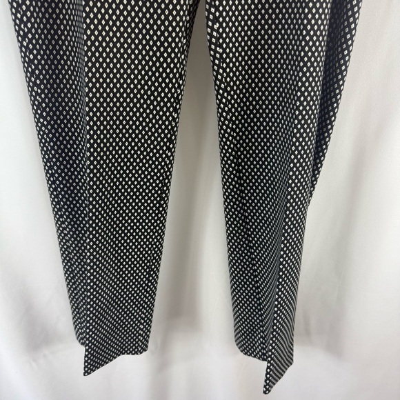 Chico's Black and White Pants - Diamond
Print - Size 2.5 R US SZ: 14R - Picture 4 of 9